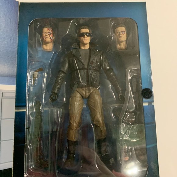 NECA Terminator Ultimate T-800 Police Station Assault Action Figure 51912 7" - Picture 2 of 7